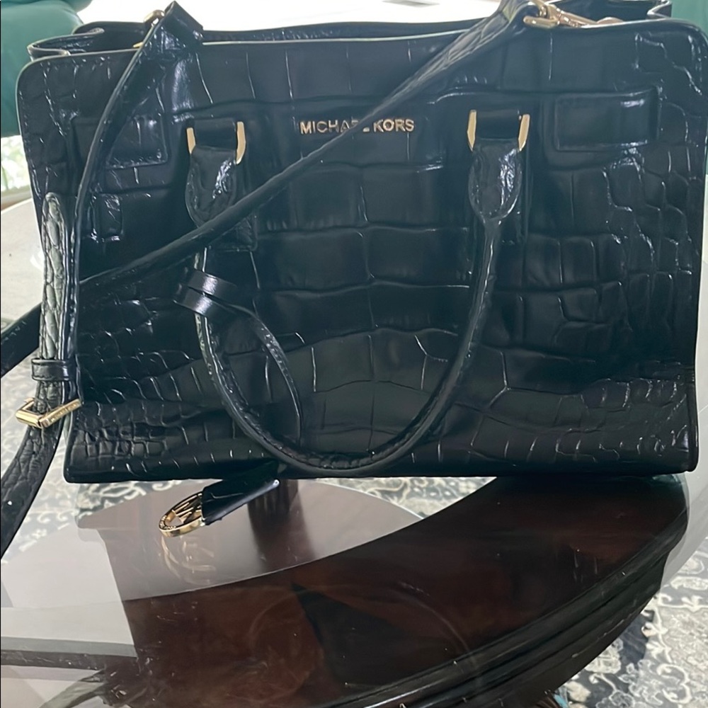 Michael Kors Black alligator comes w/white bag excellent condition